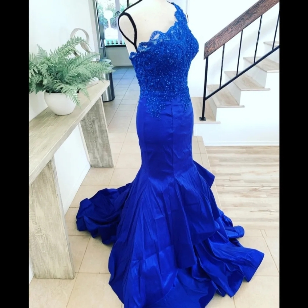 Elegant Royal Blue One-Shoulder Gown